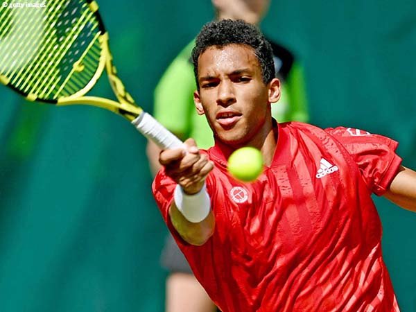 Felix Auger Aliassime tembus perempatfinal Halle Open 2021