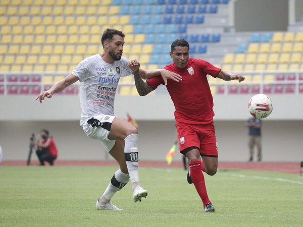 Pertandingan Persis Solo kontra Bali United