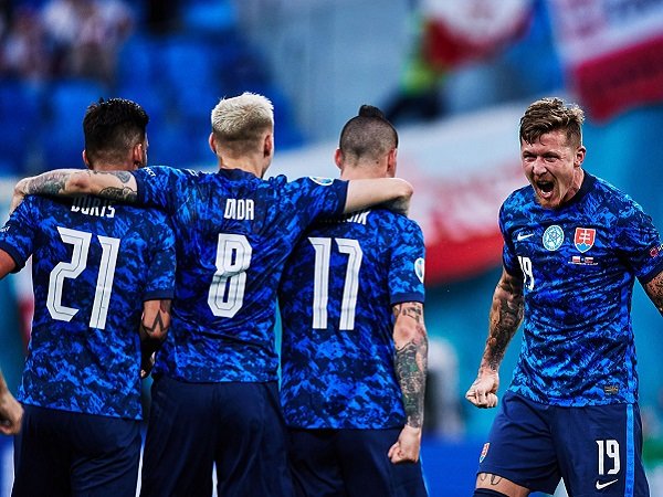 Slovakia dan Swedia berhadapan pada laga berikutnya.