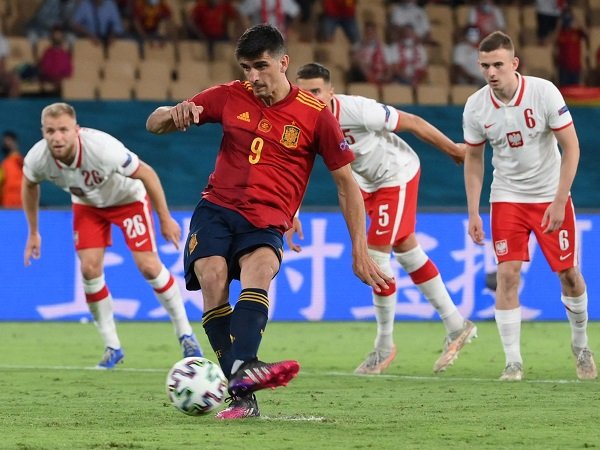 Gerard Moreno perpanjang rekor buruk penalti Spanyol.