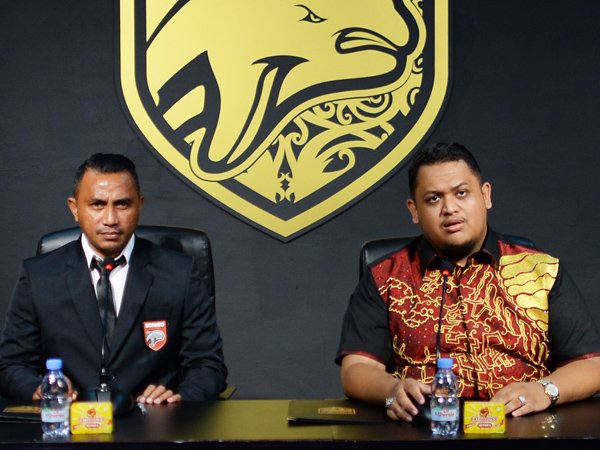 Firman Utina saat diperkenalkan sebagai Direktur Akademi Borneo FC