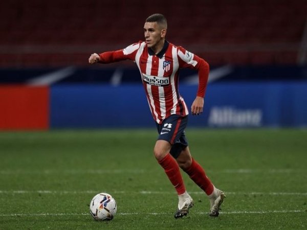 Lucas Torreira dilaporkan tinggal selangkah lagi bakal menjadi pemain baru Lazio musim panas ini / via EPA