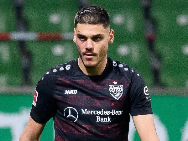 Konstantinos Mavropanos bermain untuk Stuttgart musim lalu