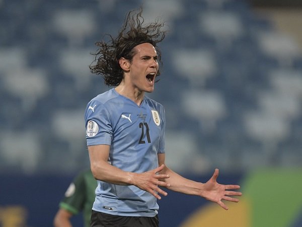 Edinson Cavani tentukan tiket lolos kepada Uruguay.