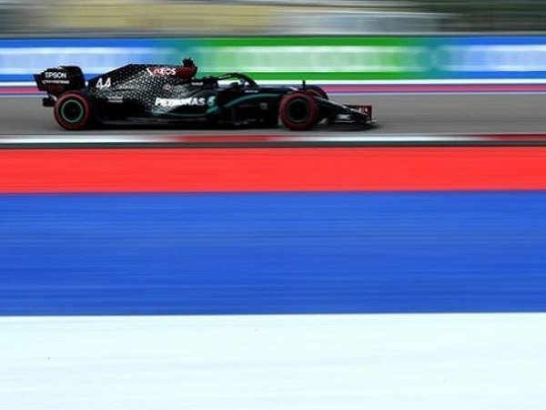 Lewis Hamilton ketika balapan di GP Rusia. (Images: Getty)