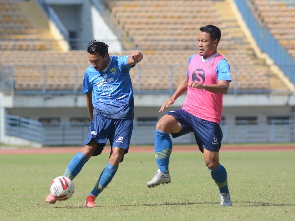 Ezra Walian dan Dedi Kusnandar masuk dalam rombongan Persib ke Piala Wali Kota Solo