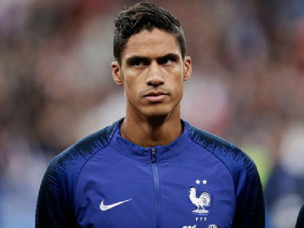 Manchester United segera selesaikan transfer Raphael Varane