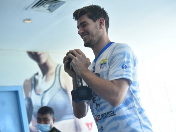 Bek Persib, Nick Kuipers