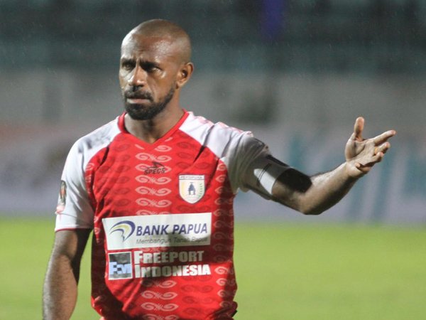 Boaz Salossa Dan Yustinus Pae Resmi Didepak Persipura Karena Indisipliner