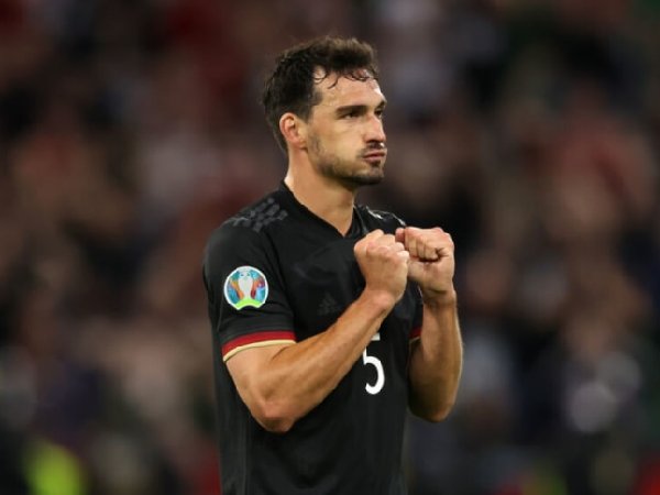 Borussia Dortmund akan segera tawarkan kontrak baru pada Mats Hummels