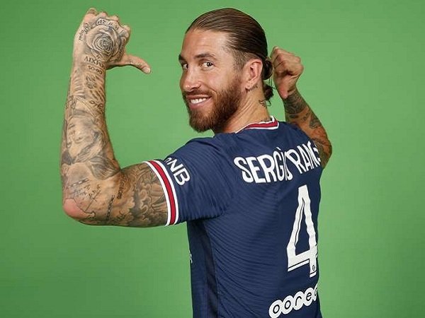 Sergio Ramos akan menggunakan nomor punggung 4 di PSG.