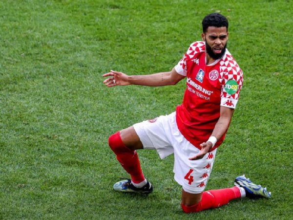 Borussia Dortmund belum ajukan tawaran untuk Jeremiah St. Juste