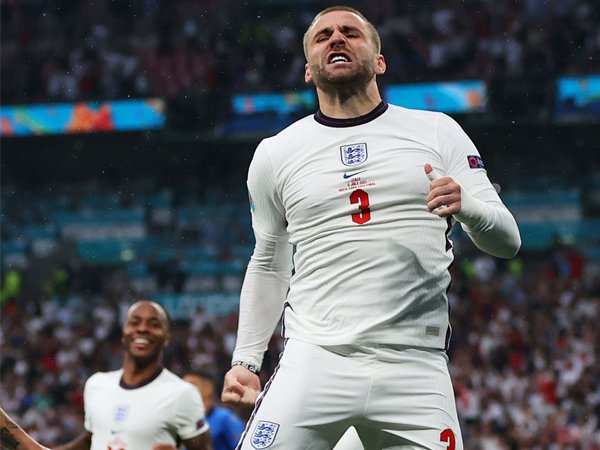 Bek kiri timnas Inggris, Luke Shaw.