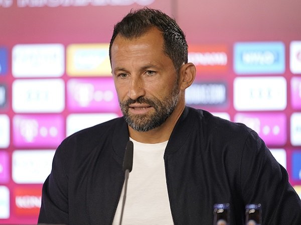 Hasan Salihamidzic tak berniat rekrut bek tengah lagi untuk Bayern Munich.