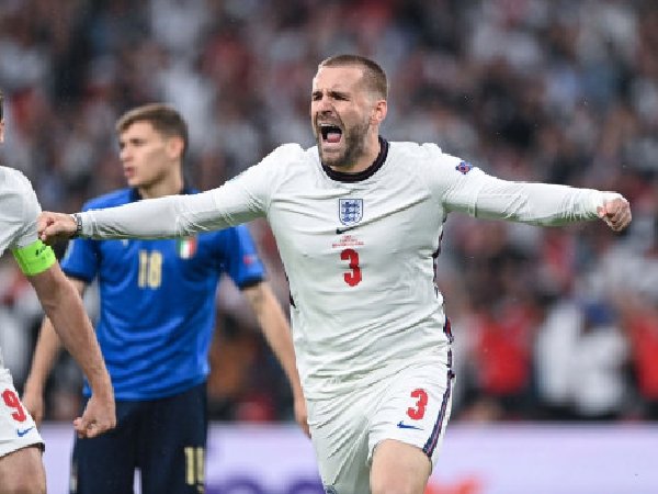 Manchester United khawatirkan cedera Luke Shaw