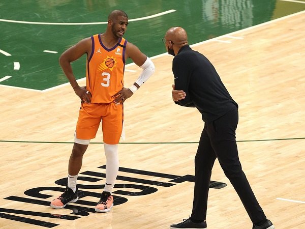 Chris Paul tahu harus berjuang maksimal di game enam lawan Milwaukee Bucks.