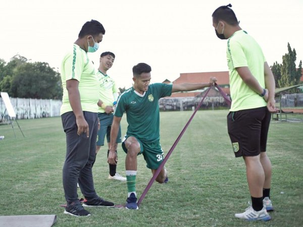 Bek muda Persebaya Surabaya, Koko Ari Araya