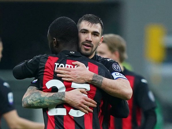 Fikayo Tomori dan Alessio Romagnoli