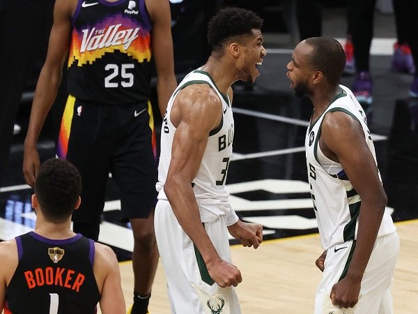 Giannis Antetokounmpo berterima kasih atas bantuan Khris Middleton.