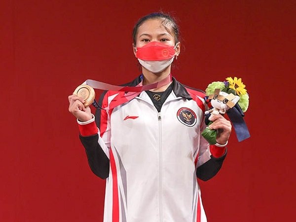 Windy Cantika Aisah saat meraih medali perunggu di cabang olahraga Angkat Besi Olimpiade Tokyo 2020.
