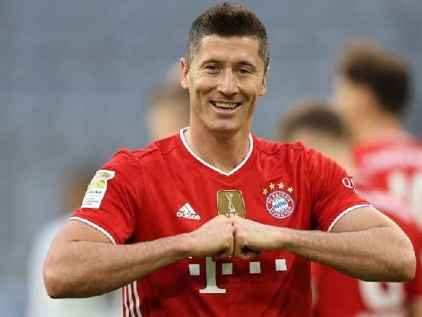 Presiden Bayern tak berniat menjual Robert Lewandowski ke Chelsea ataupun ke klub lain.