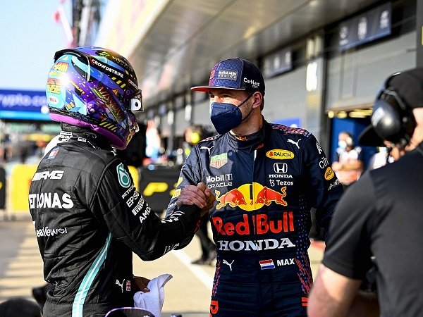 Mark Webber tak masalah lihat Hamilton dan Verstappen berduel ketat.