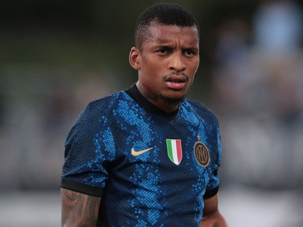 Bek kiri Cagliari, Henrique Dalbert.