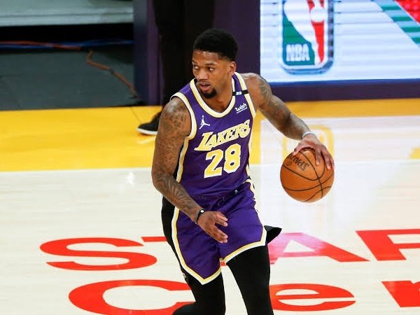 Kontrak Alfonzo McKinnie diputus oleh Los Angeles Lakers.