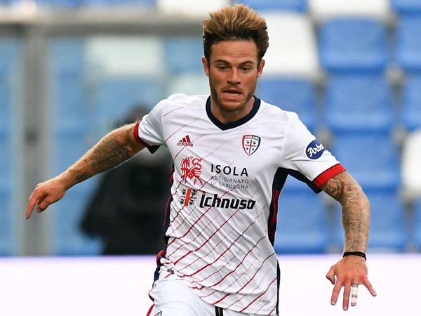 Gelandang Cagliari, Nahitan Nandez.