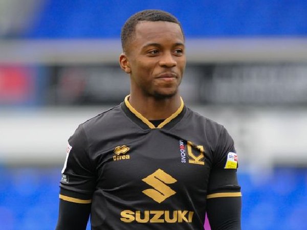 Manchester United segera pinjamkan Ethan Laird ke Swansea City