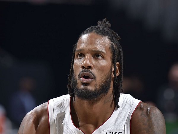 Russell Westbrook turut rayu Trevor Ariza agar mau gabung dengan Lakers.