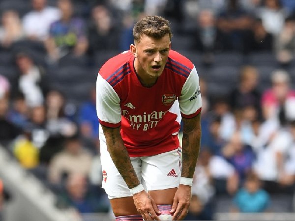 Lewis Dunk memberikan dukungan kepada Ben White