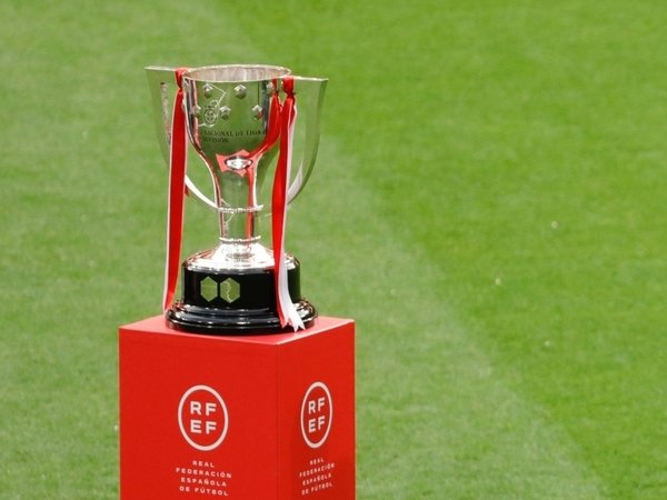 Trofi La Liga Saat Dipresentasikan