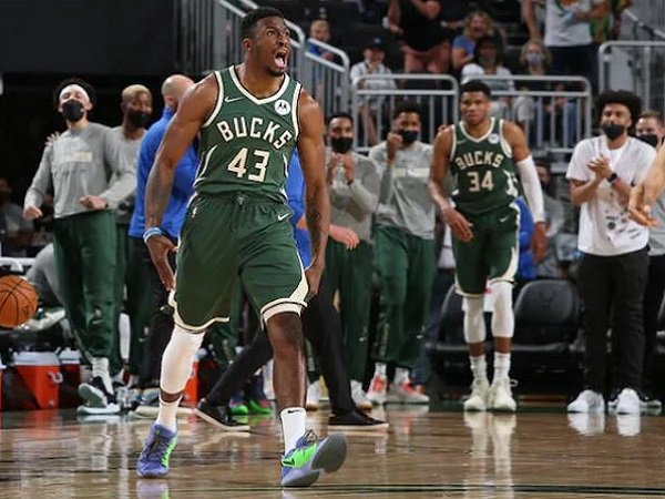 Milwaukee Bucks resmi memperpanjang kontrak Thanasis Antetokounmpo.