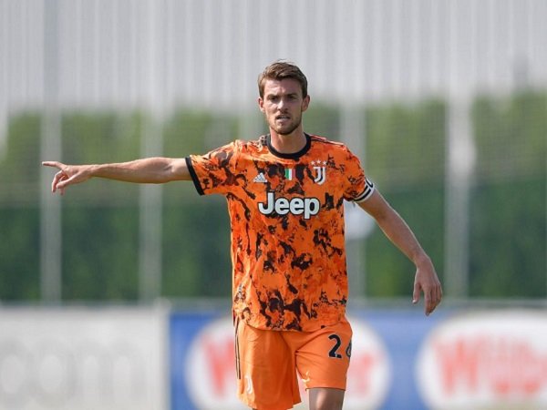 Napoli incar Daniele Rugani sebagai pengganti Kostas Manolas.