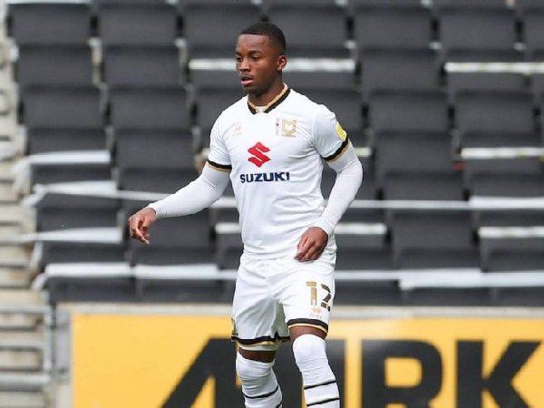 Manchester United pinjamkan Ethan Laird ke Swansea City