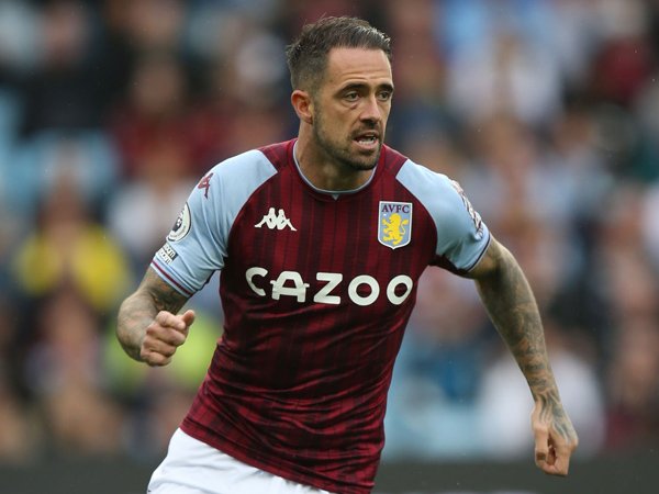Striker Aston Villa, Danny Ings.