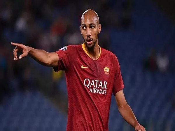 Steven Nzonzi menuntut AS Roma untuk memutus kontraknya di tengah jalan dan membayarkan pesangon sebesar 1,5 juta Euro / via Getty Images