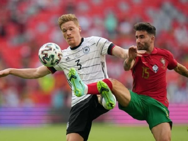 Marcel Halstenberg nampaknya batal bergabung ke Borussia Dortmund