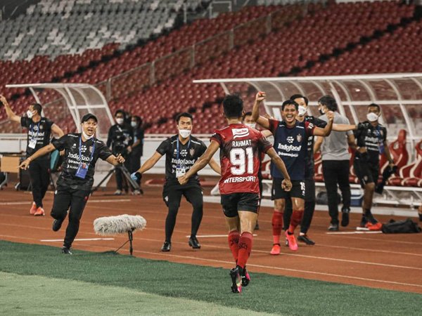 Muhammad Rahmat merayakan gol pertamanya di Liga 1