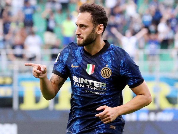 Moncer Bersama Inter, Hakan Calhanoglu Dianggap Bukan Pemain Top