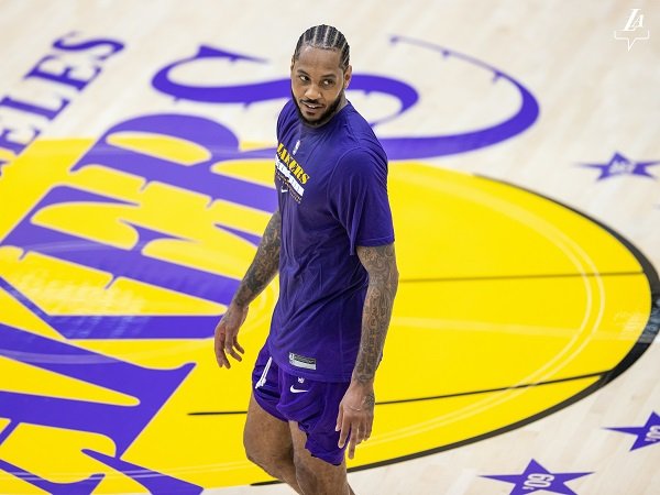 Carmelo Anthony masih tak percaya bisa berseragam Lakers.