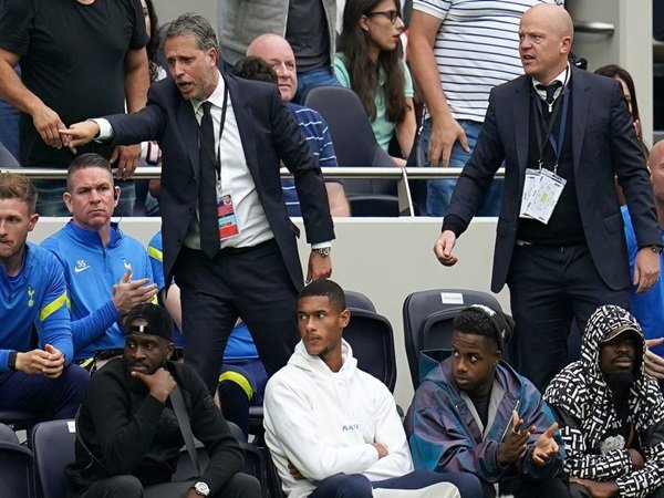 Para pemain Tottenham terganggu dengan tingkah Paratici dan Hitchen