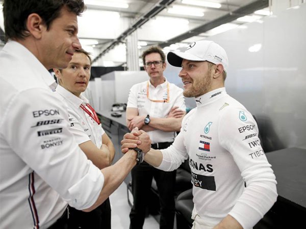 Toto Wolff dan Valtteri Bottas