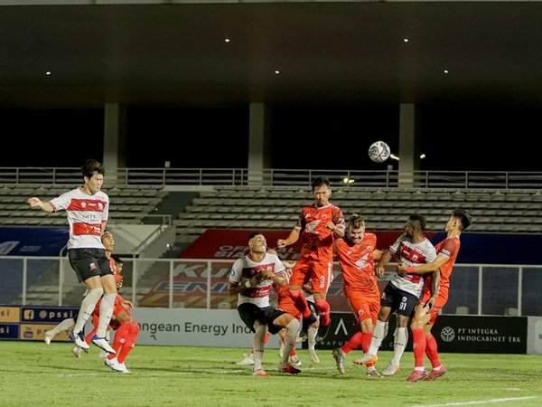 Kim Jin-sung saat melakukan debut di Liga 1 2021/2022 bersama Madura United