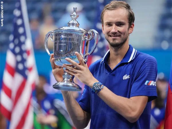 Juarai US Open, Daniil Medvedev terima ini dari Bayern Munich
