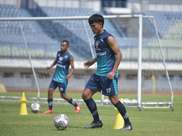 bek Persib, Zalnando