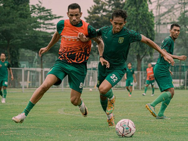 Latihan skuat Persebaya Surabaya jelang pekan ketiga Liga 1