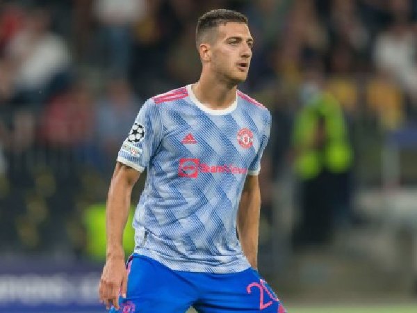 Solskjaer isyaratkan peran untuk Diogo Dalot di tim utama MU