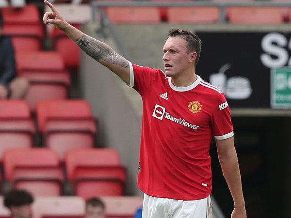 Bek Manchester United, Phil Jones.